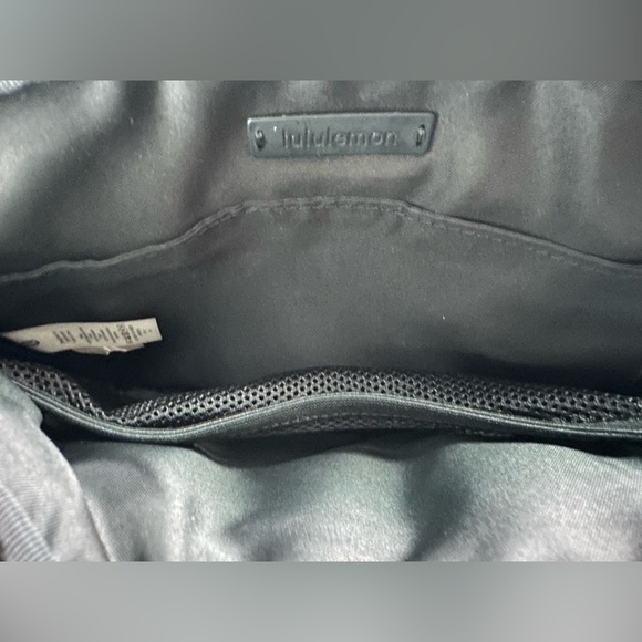 Lululemon Athletica Curved Lines Nylon Crossbody Bag ~ As Is - Picture 8 of 11